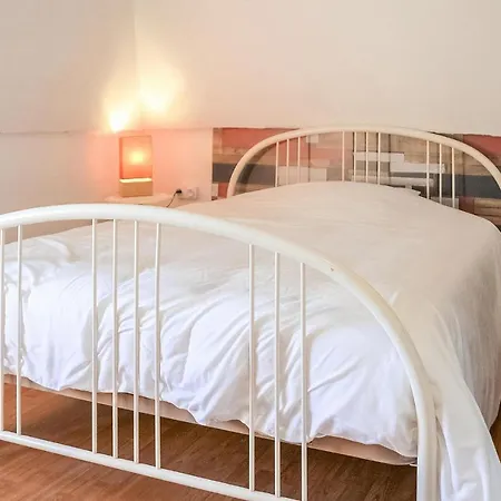 בית נופש 4 Bedroom Cozy In Beauregard-de-terrasso